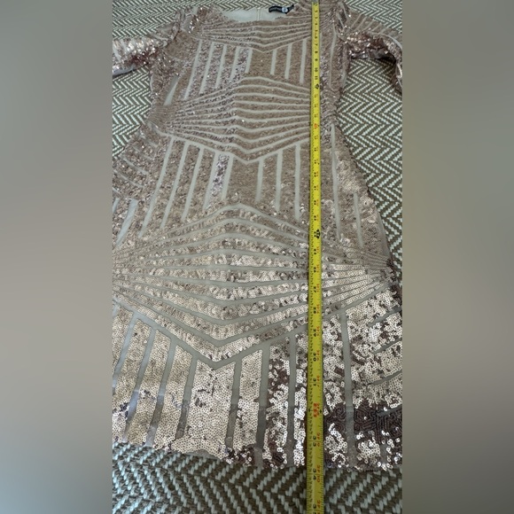 Boohoo Sparkly mini dress size 4 light peach long sleeves - Picture 9 of 13